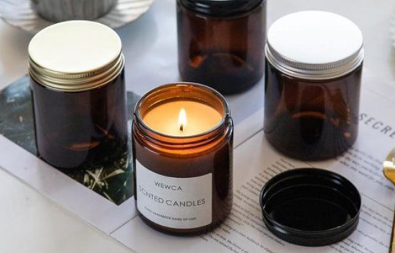 开空调点香薰蜡烛会中毒吗