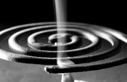 睡车里点蚊香可以睡吗