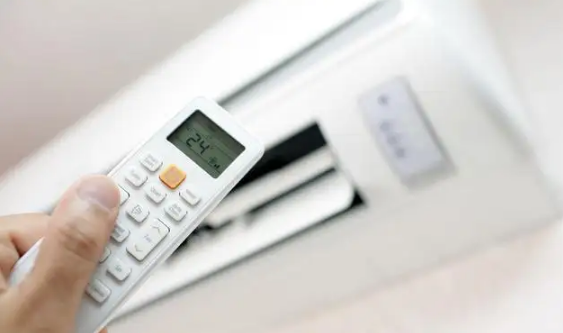 夏天把空调和风扇一起打开是省电还是费电