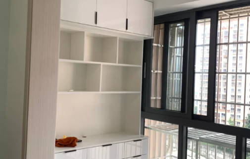 租房子物业费是房东交还是自己交