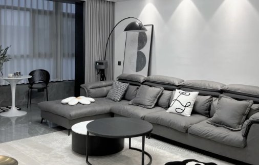 租房子物业费是房东交还是自己交