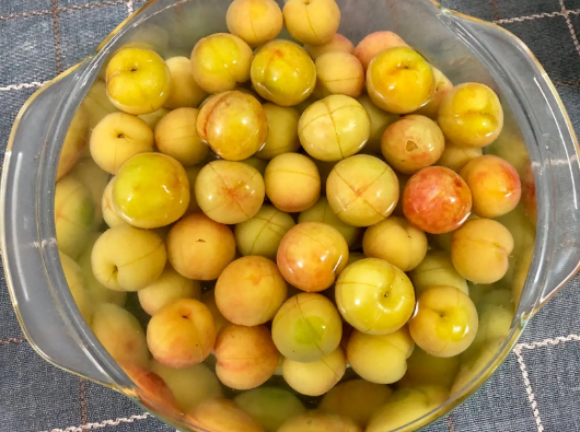 腌制李子要用开水烫吗