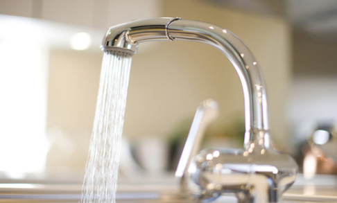 家里所有水流都变小了找谁修