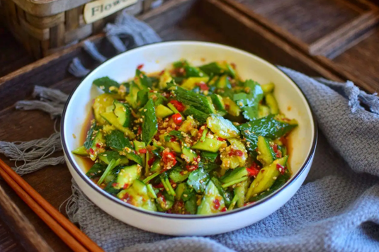 中午的凉拌黄瓜下午可以吃吗