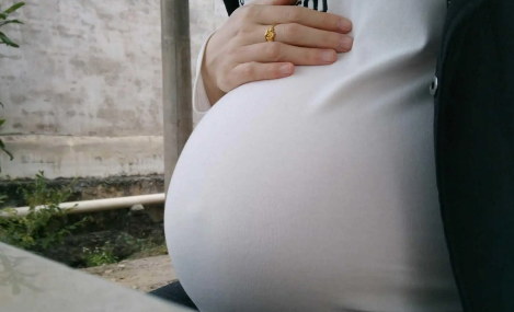 肚子很大像怀孕是病吗