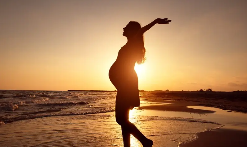 肚脐下面鼓像怀孕了还便秘正常吗