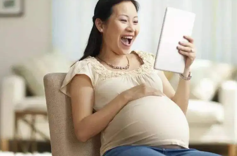 肚脐下面鼓像怀孕了还便秘正常吗