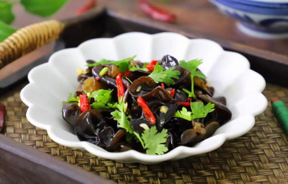 凉拌木耳用不用焯水