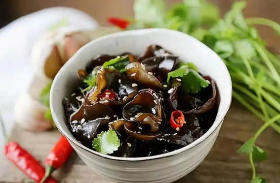 凉拌木耳焯水几分钟