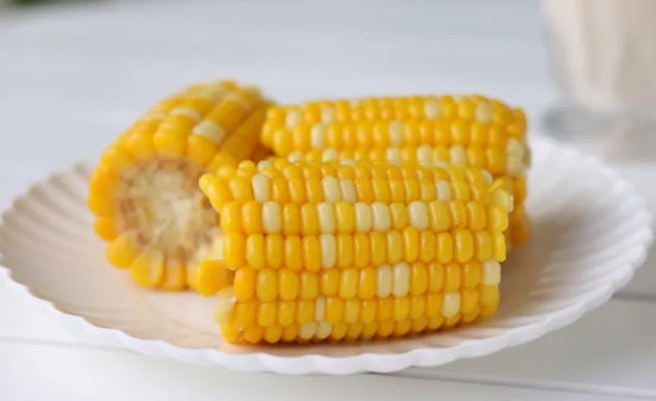 玉米要煮好变褐色了还能吃吗