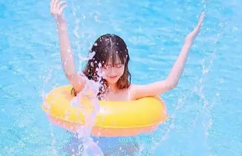 垫着卫生巾可以下水游泳吗