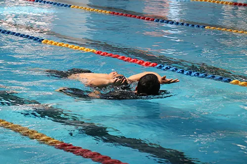 三伏天游泳会加重寒气吗