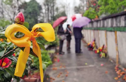 七月半碰到路边烧纸的人好不好