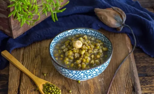 绿豆汤煮成红色能降火吗