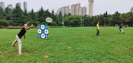 飞盘能不能自己丢出去自己接