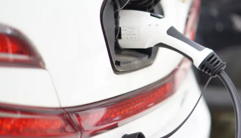 新能源汽车充电可以从家里扯线充电吗