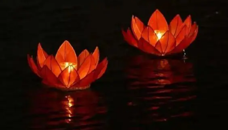 七夕节是观灯还是放莲花灯