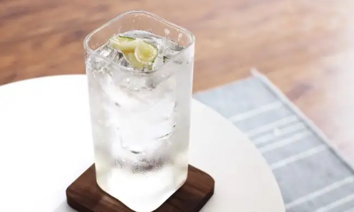 苏打水是不是碳酸饮料