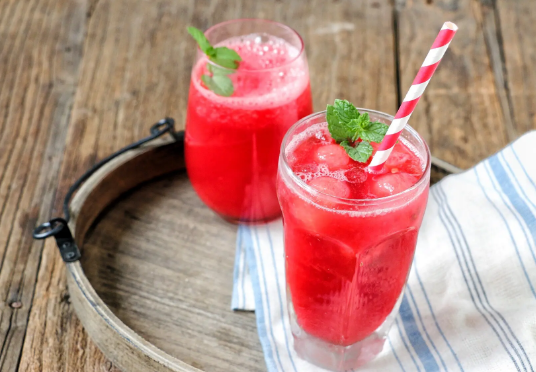 西瓜汁弄在白衣服上能洗掉吗