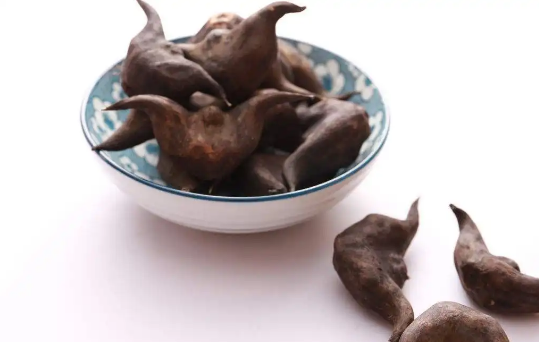 煮菱角放盐好还是不放盐好吃