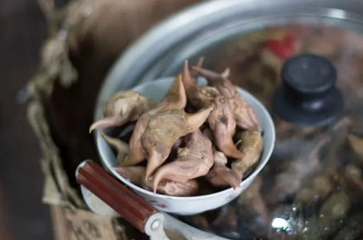 煮菱角什么时候放盐比较好