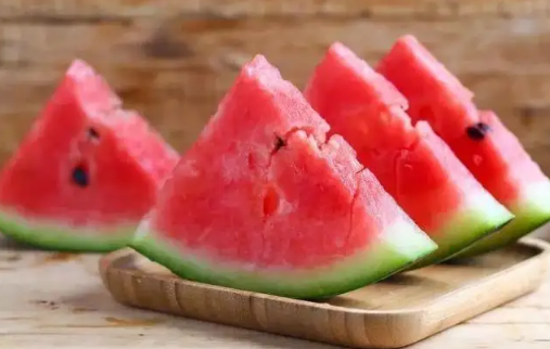 冰西瓜和绿豆汤能一起吃吗
