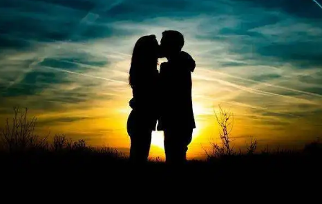 为什么两人独处就想亲亲抱抱