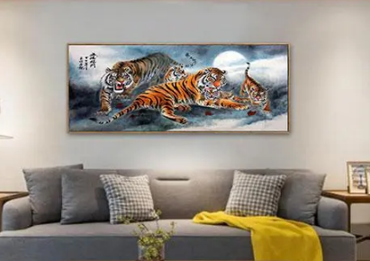 客厅挂老虎画好吗
