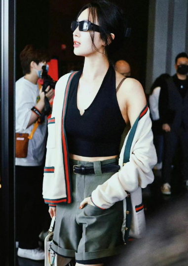 挂脖吊带适合什么裙子比较辣妹