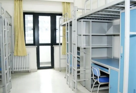 大学宿舍都是一个班的分在一起吗