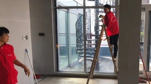 开荒保洁是装灯前还是之后搞