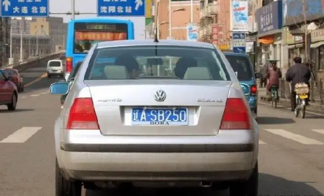 车牌遗失了还能开车吗