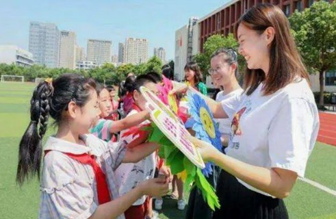 2022教师节送老师什么礼物合适