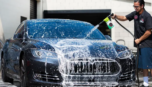 车漆泛黄用什么可以擦掉