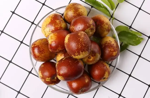 冬枣和柠檬哪个含维生素c多