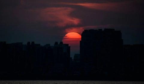 2012年天突然黑了一下是真是假