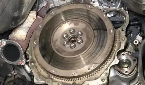 汽车飞轮坏了必须马上换吗