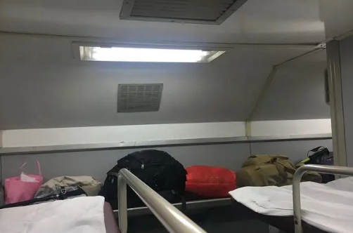 女生坐火车硬卧过夜安全吗