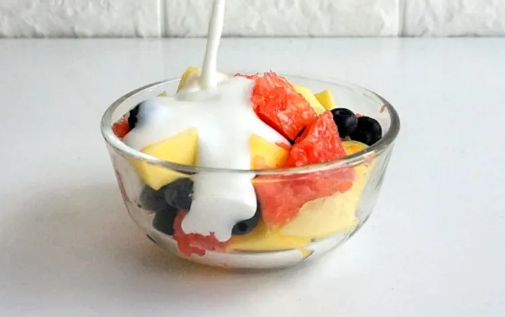 水果捞放冰箱第二天还能吃吗