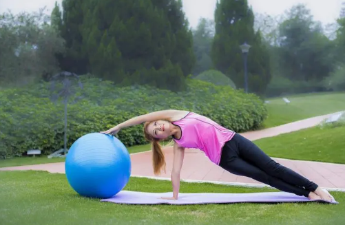 瑜伽球大一点好还是小一点好