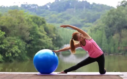 瑜伽球大一点好还是小一点好