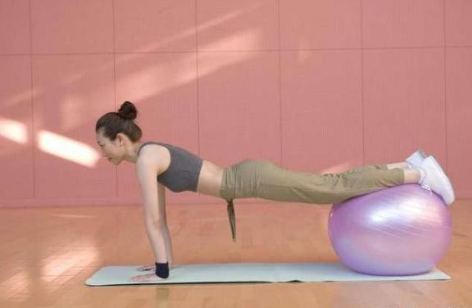 瑜伽球买55还是65cm