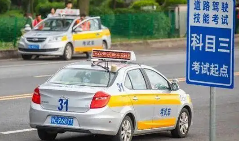 科三挂了4次驾校能帮忙吗