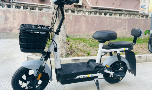 电动车电没用完频繁充电好吗