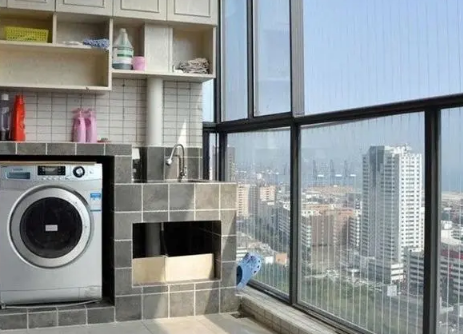 开放阳台能不能放木头柜