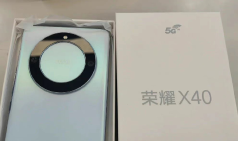 荣耀 X40是曲面屏吗