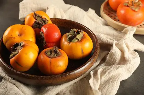 硬柿子放久了会变成软柿子吗