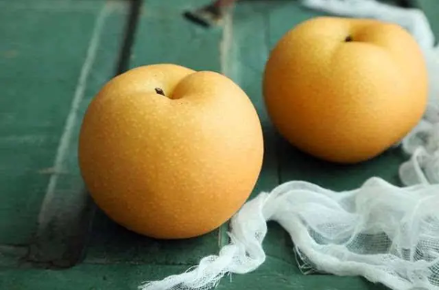 秋月梨是软的还是脆的