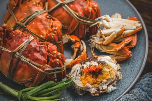 螃蟹配什么炒菜和主食一起吃比较好
