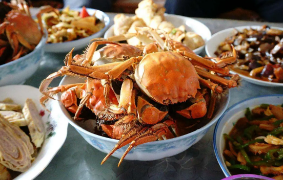 螃蟹配什么炒菜和主食一起吃比较好